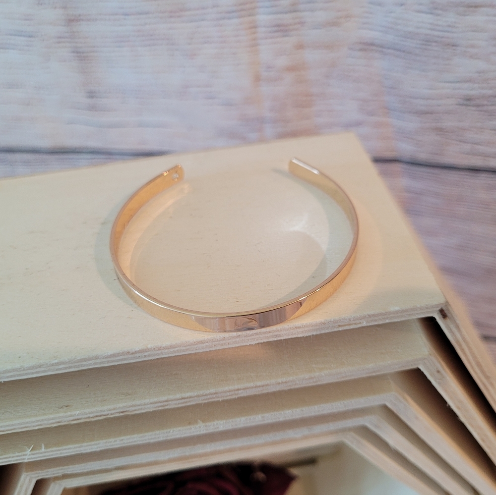 2/20$ Gold Bangle & Chainlink Bracelets 4 Pack - Picture 9 of 11